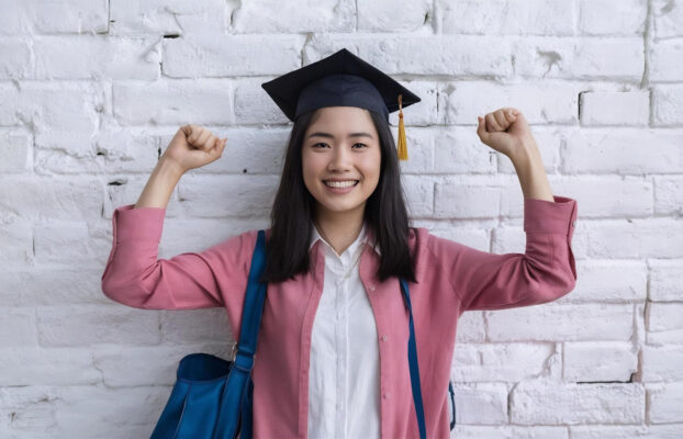 5 Artis Indonesia yang Mempunyai Gelar Doktor atau S3