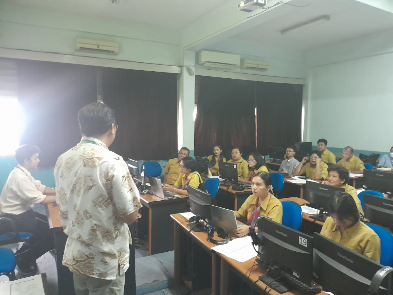 Sosialisasi Sistem Siswamedia di SMA St. Antonius, Jakarta