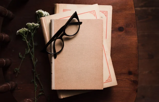 Perbedaan Buku Fiksi dan Nonfiksi yang Wajib Anda Ketahui: Pengertian, Ciri, Unsur, dan Contohnya